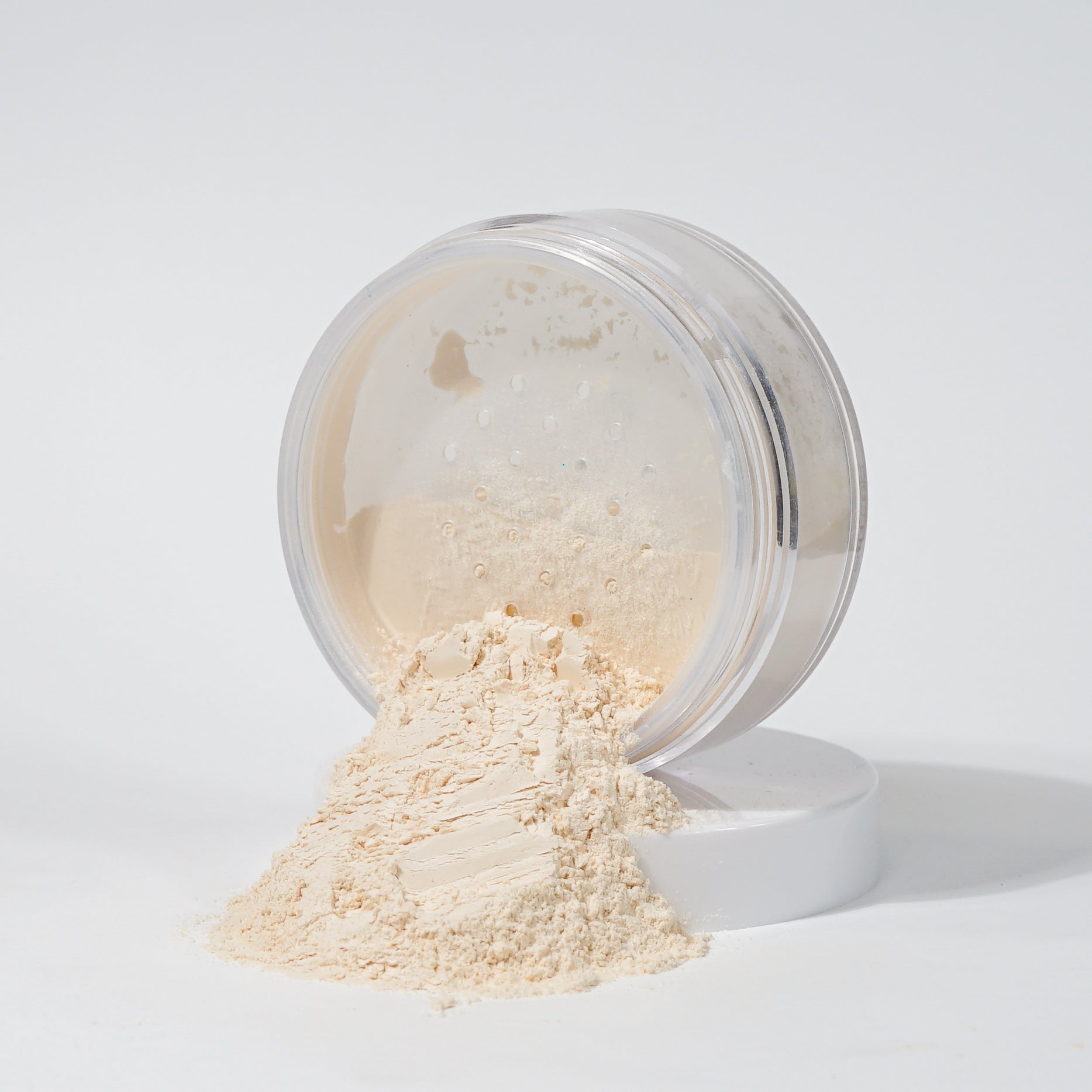 ESSENTIALS Setting Powder - Translucent Light