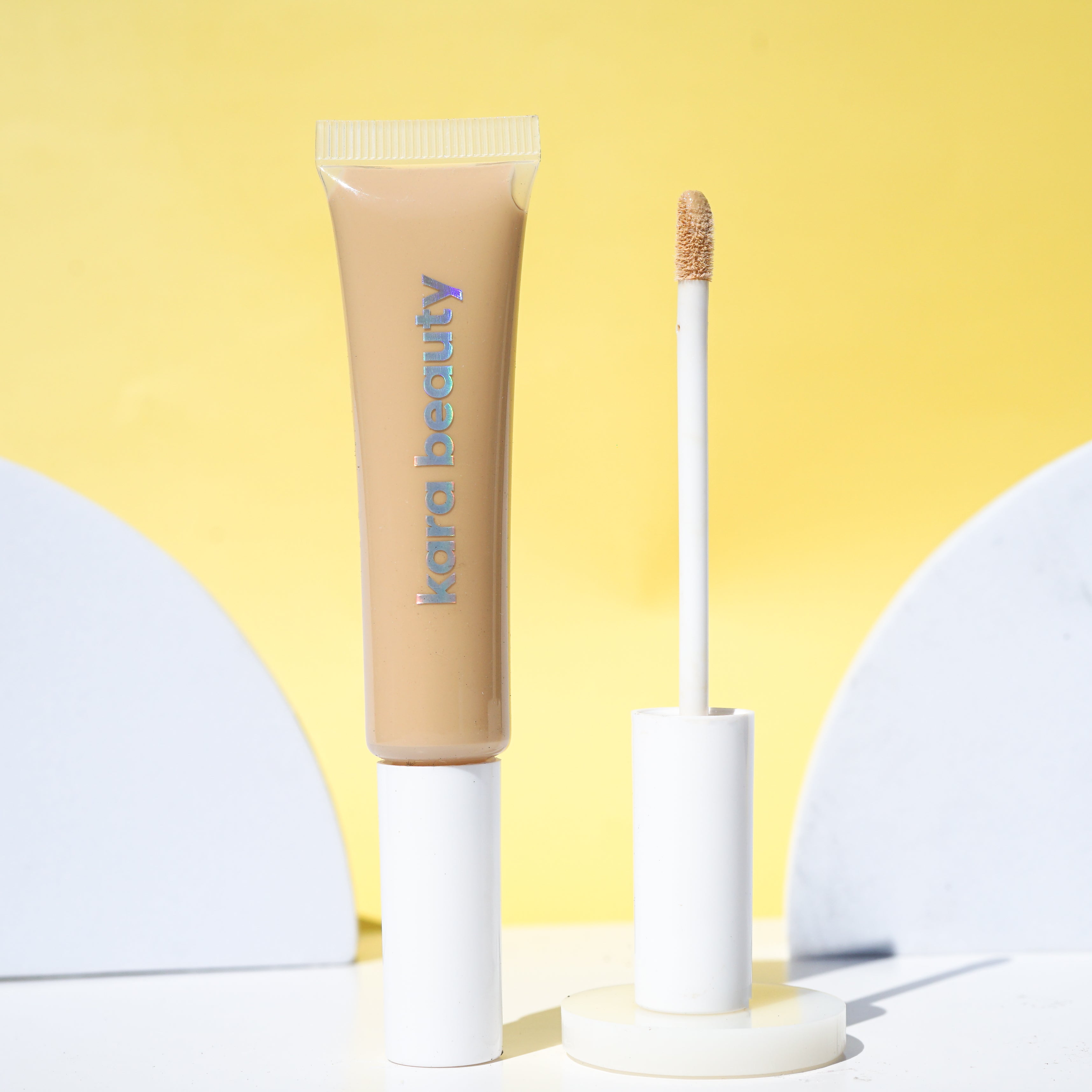 ESSENTIALS Eye Primer - Translucent Light