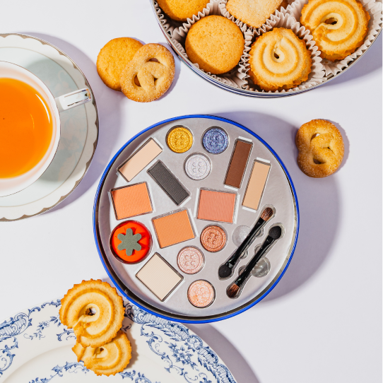Royal Dansk® Cookie Tin Creative Beauty Palette – Limited Edition