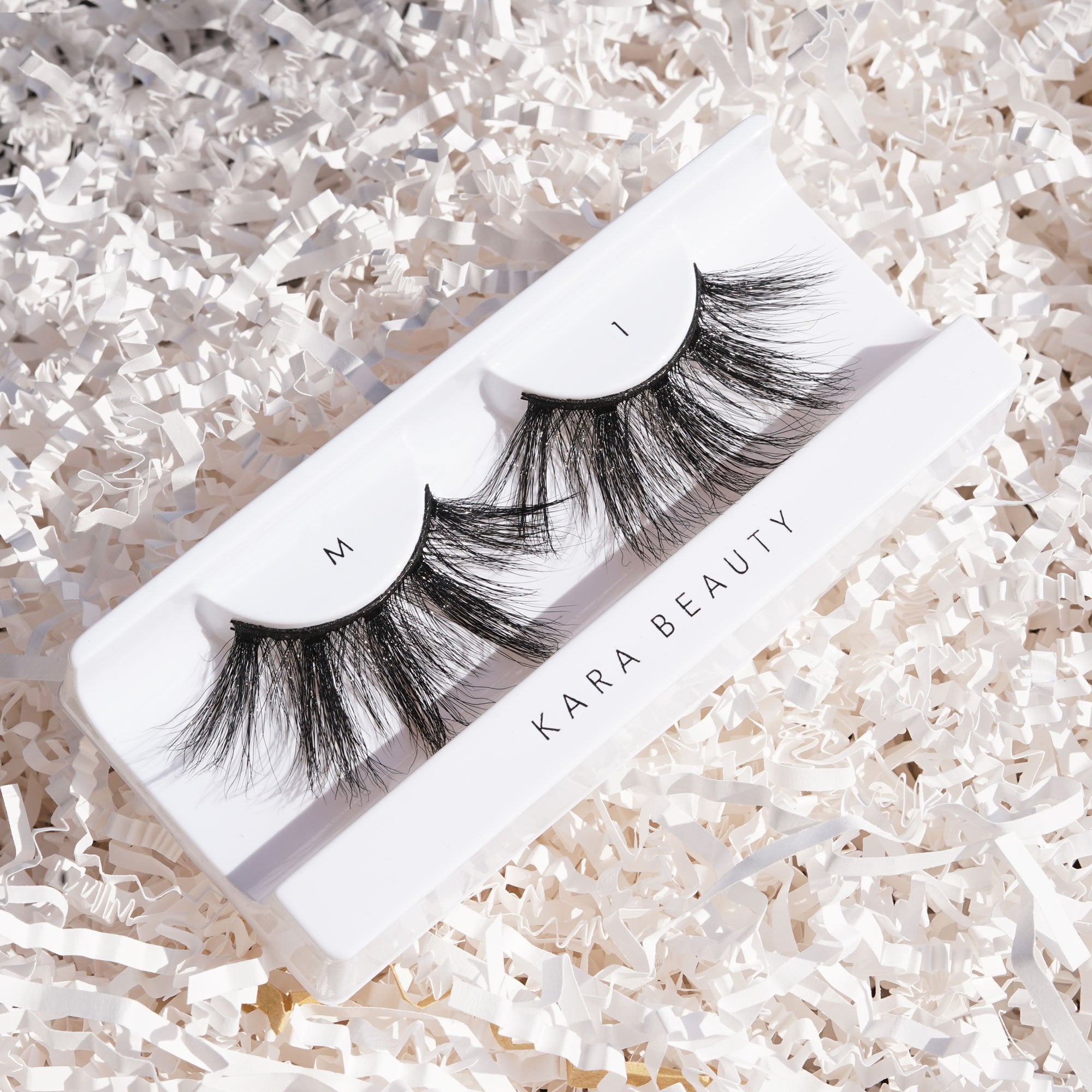 Kara Beauty Style M1 25mm 3D faux mink eyelashes close-up