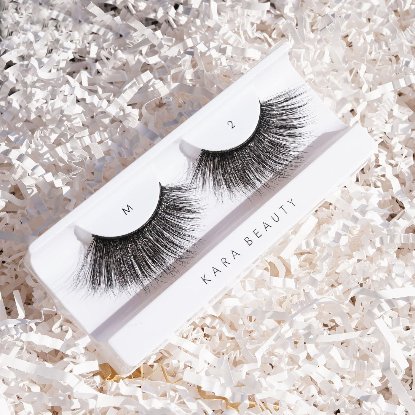 Kara Beauty style M2 25mm 3D faux mink eyelashes close-up