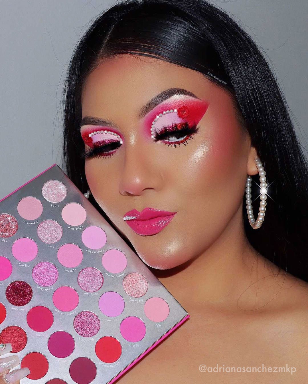 PRO17 Like Totally! eyeshadow look on influencer with palette