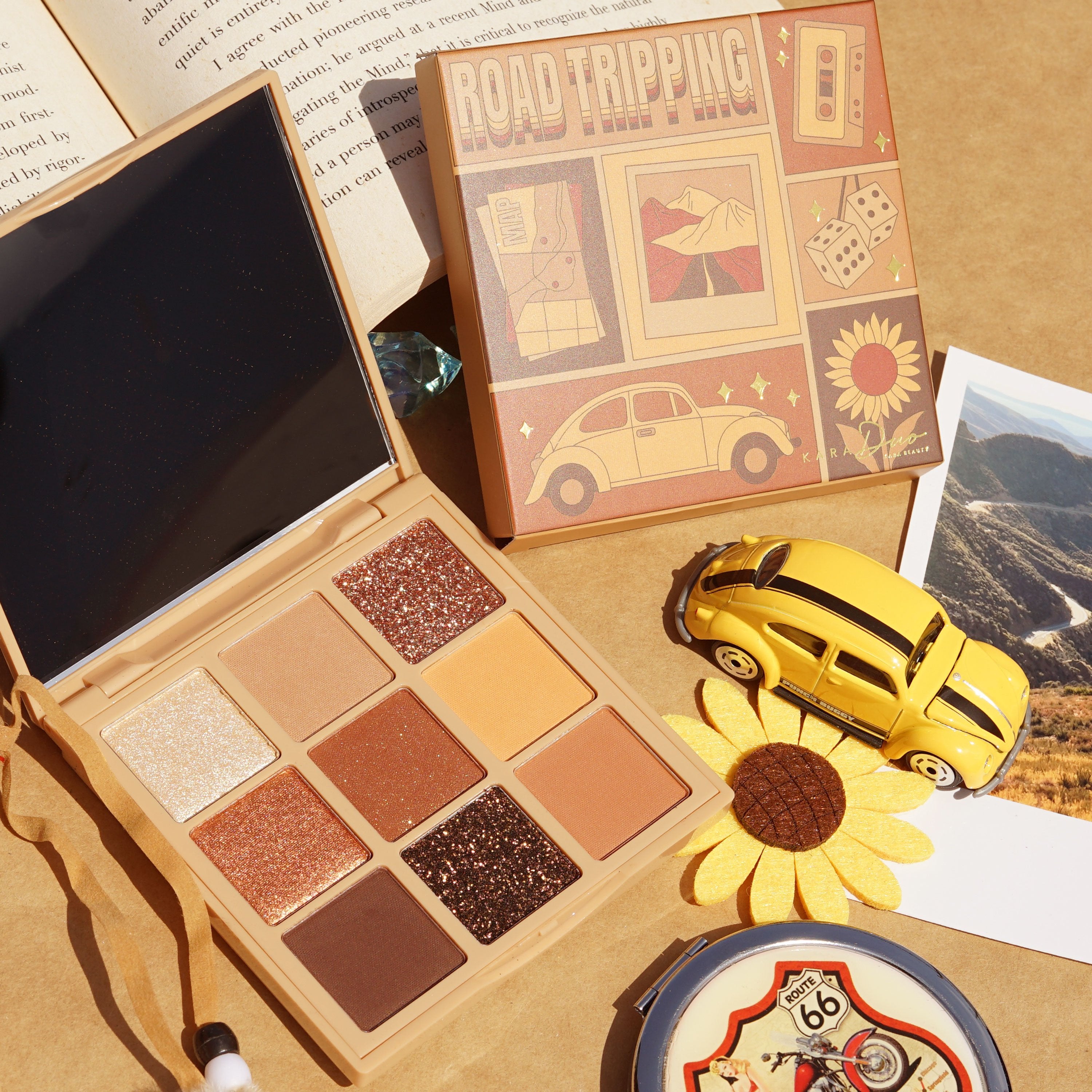 ES126 Road Tripping mini eyeshadow palette with props